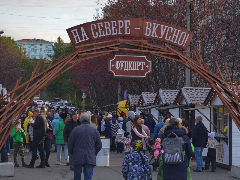 Ярмарка в центре Мурманска вызвала огромный ажиотаж Ярмарка