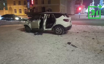 Автомобиль выбросило на тротуар: жесткое ДТП произошло в центре Мурманска ДТП