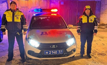 В снежном плену. Заполярные Госавтоинспекторы пришли на помощь автоледи Госавтоинспекции