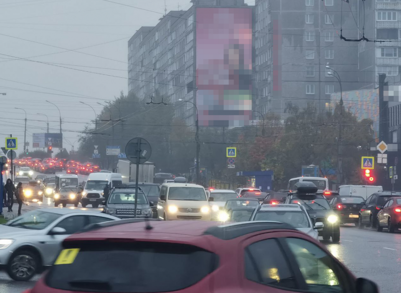 Водители встали в многокилометровой пробке в Мурманске Пробка