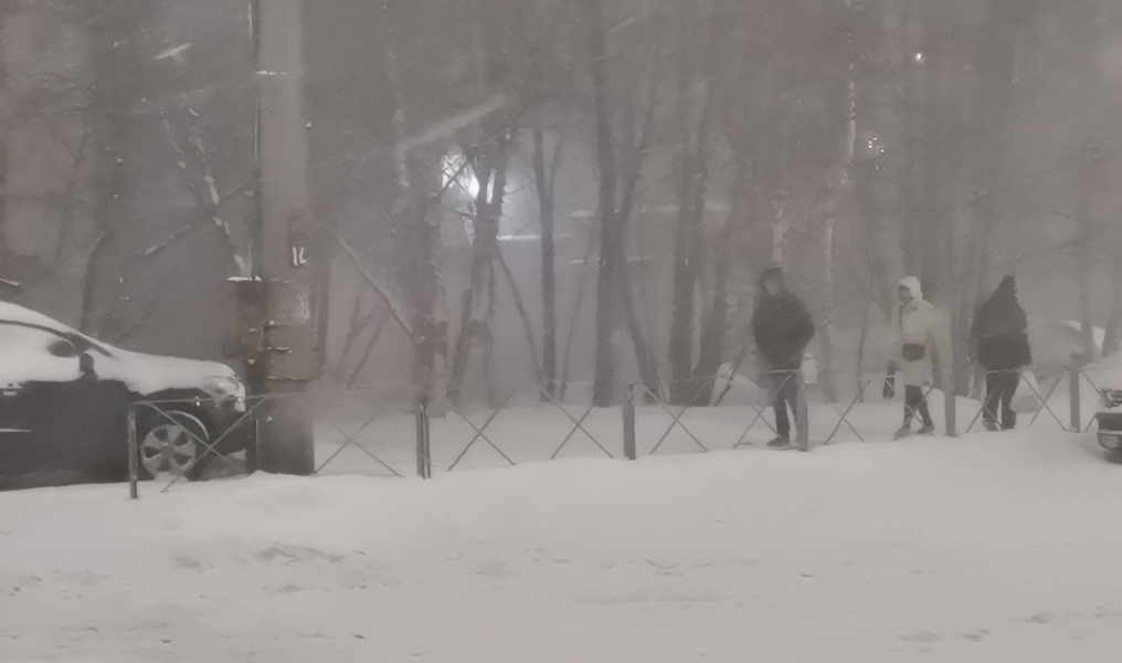 Буйство стихии в Мурманске сняли на видео Непогода