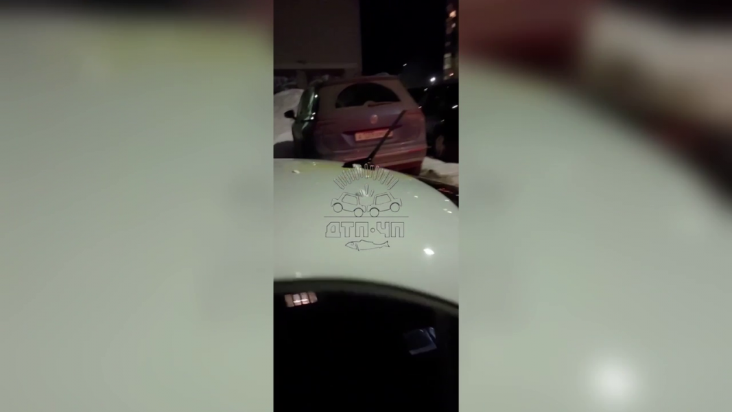В автомобиль кинули яйцо Автомобиль