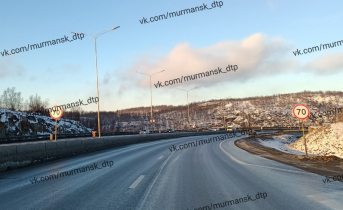 На трассе в Мурманске установили новые дорожные знаки Дорога
