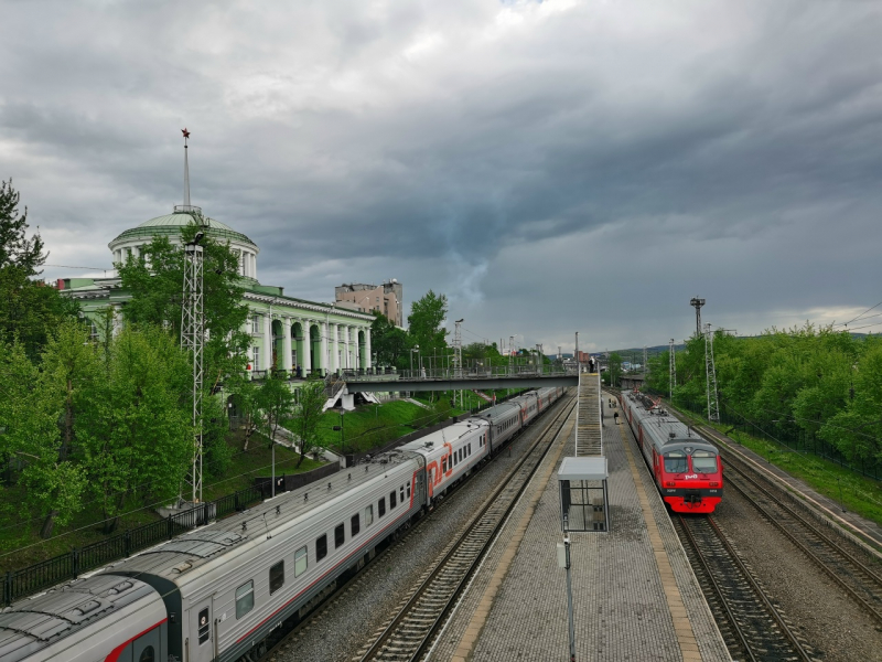 За перепродажу ж/д билетов ввели штрафы до 500 тысяч рублей Поезд