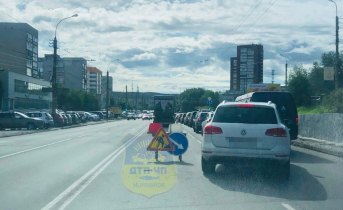 Большая пробка собирается в центре Мурманска. Пробка