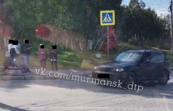 Соцсети: в Мурманске сбили мужчину на электросамокате ДТП