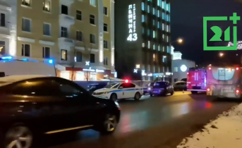 Соцсети: в центре Мурманска протаранили припаркованные машины Соцсети: в центре Мурманска протаранили припаркованные машины