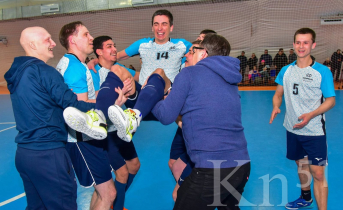 Чемпионы вырвали победу на последних секундах