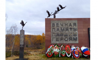 В Долине Славы под Мурманском появились журавли памятник