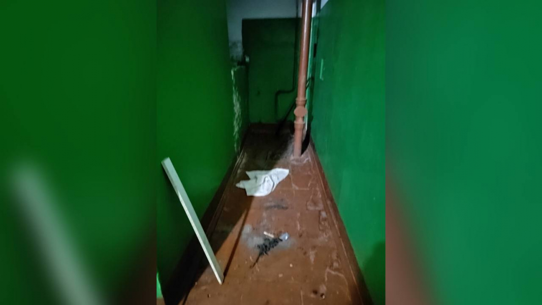 «Опасно для жизни». Северяне пожаловались на серьезную проблему в доме в Мурманске Мусор