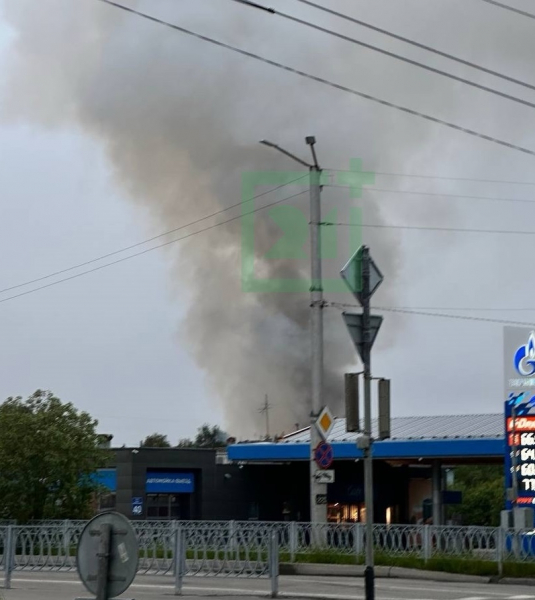 В доме обрушилась кровля во время пожара в Мурманске Пожар