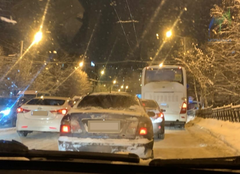 Водители в Мурманске встали в километровых пробках Пробка