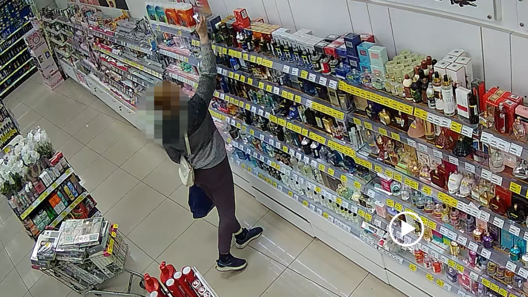 Северянка зашла в магазин и украла парфюм. Её задержала полиция Магазин