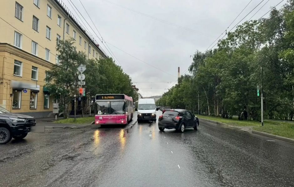 Экстренное торможение. В дорожном инциденте пострадала мурманская пенсионерка ДТП