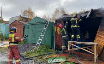 В Мурманске вскрывали гаражи Пожар