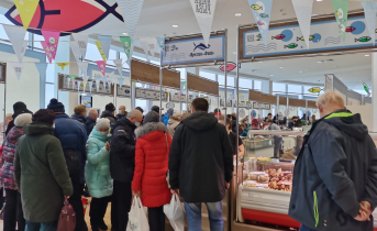 Ярмарка рыбы в торговом центре Мурманска вызвала невероятный ажиотаж Очередь