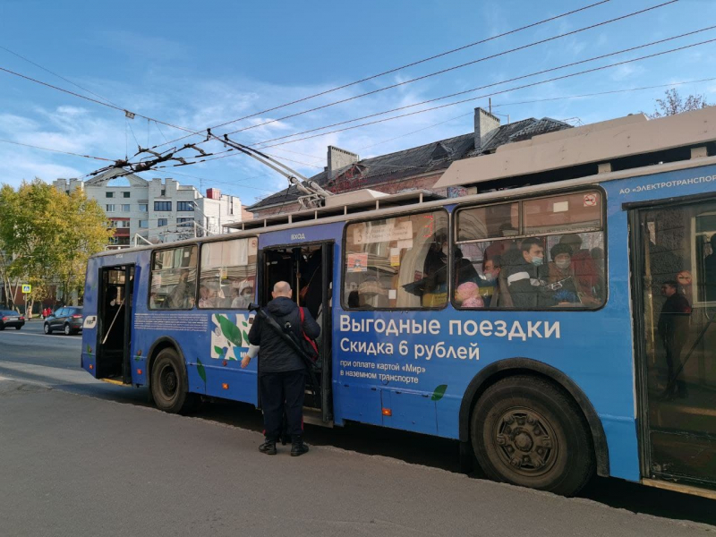 Мурманчане пожаловались на переполненный общественный транспорт из-за праздника Троллейбус