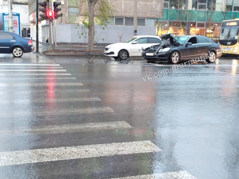 В центре Мурманска произошло серьезное ДТП ДТП