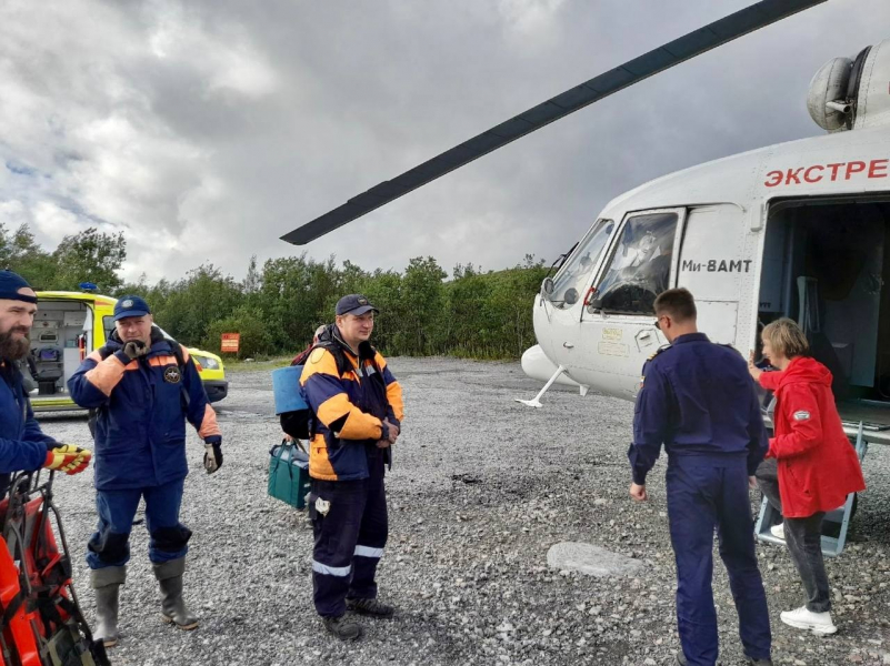 На помощь к обездвиженному пенсионеру в Мурманской области вылетели спасатели Спасатели