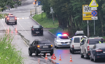 В Мурманске водитель сбил маму с ребенком Авария