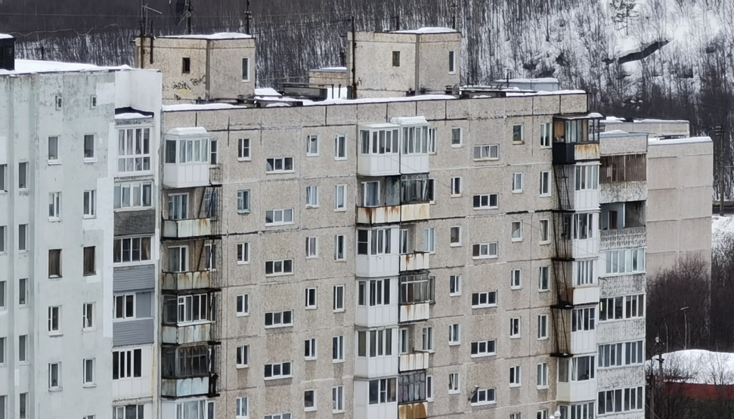 Стали известны сроки отключения отопления в городе Мурманской области Жилой дом