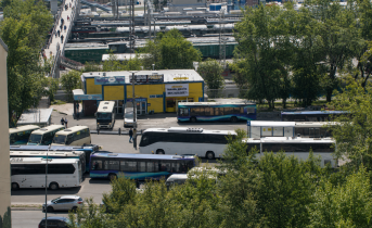 Машины с площади в Мурманске эвакуируют Мурманск