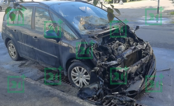 Полыхающий автомобиль Пожар