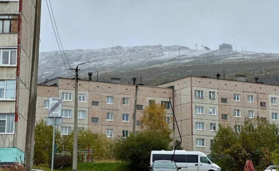 Первый снег выпал в Заполярье Кировск, Мурманская область, снег, гора
