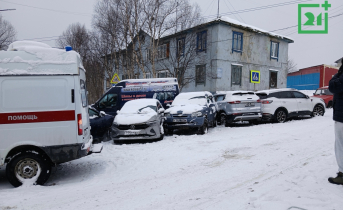 В Мурманске на Радищева произошла массовая авария В Мурманске на Радищева произошла массовая авария