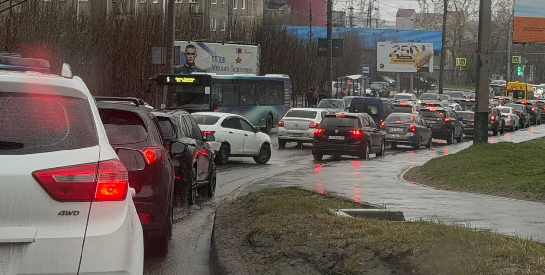 Дорожная ситуация в Мурманске сохранится Пробка