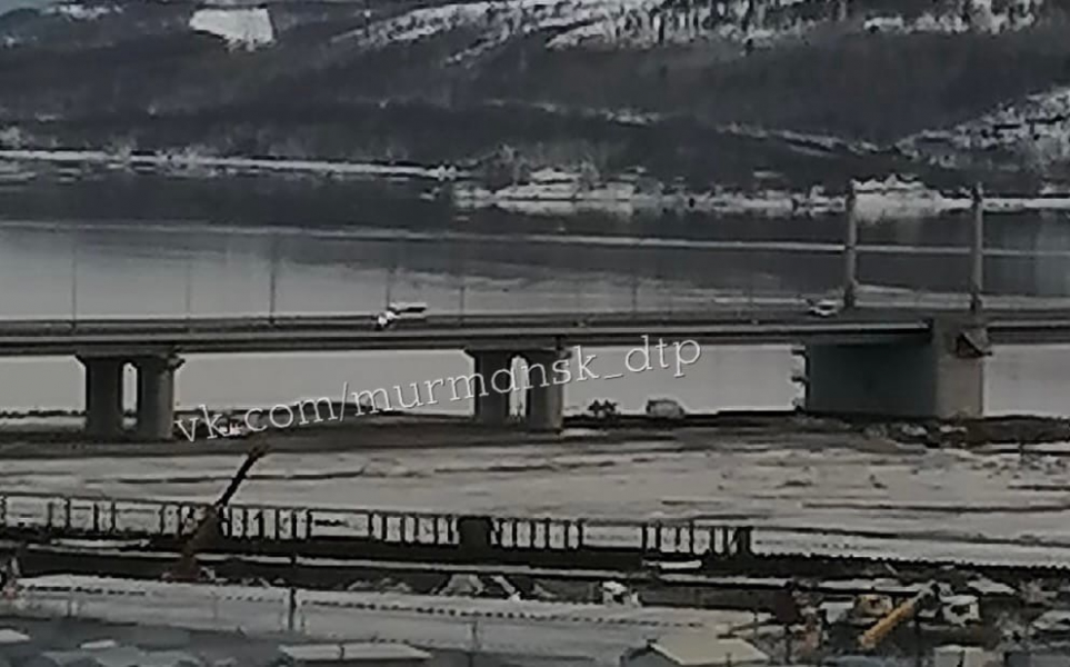В Мурманске спасли девушку с дрейфующей льдины Мост