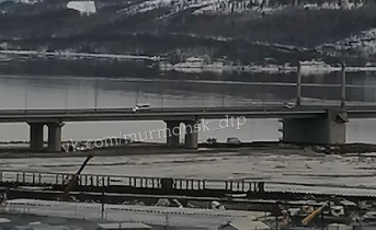 В Мурманске спасли девушку с дрейфующей льдины Мост