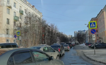 Водители застряли в километровой пробке в центре Мурманска Пробка