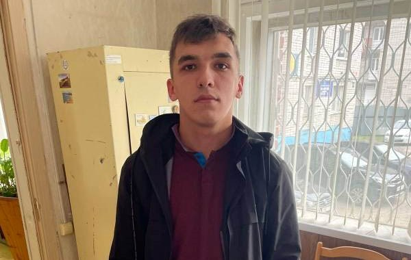Полиция Мурманской области разыскивает подозреваемого в преступлении молодого парня Подозреваемый