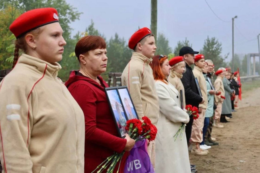 В Мурманской области открыли Аллею Героев люди