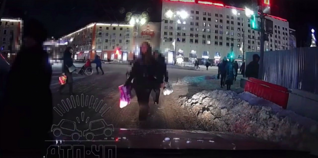 Странная ситуация с маршруткой случилась в центре Мурманска Маршрутка