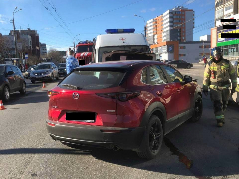 В жесткой аварии с участием скорой в Мурманске пострадал человек ДТП