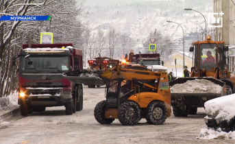 Мурманским дорожникам разрешили эвакуировать припаркованные машины при уборке улиц уборка снега в Мурманской области
