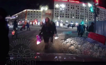 Странная ситуация с маршруткой случилась в центре Мурманска Маршрутка