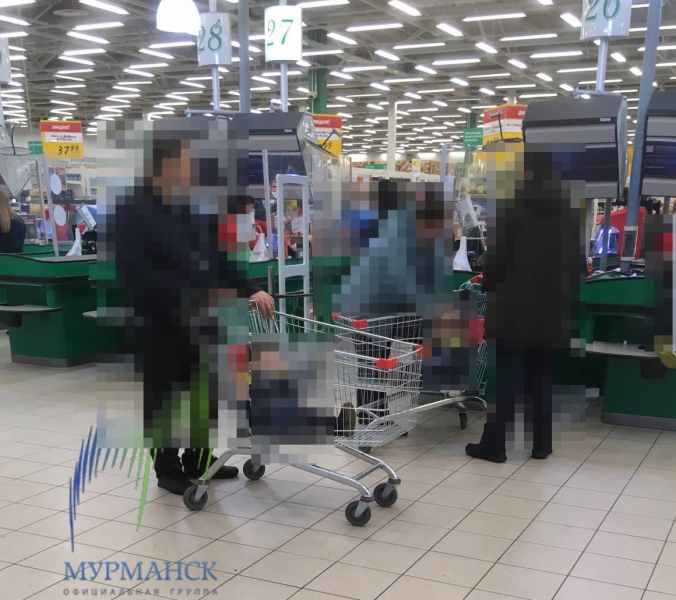 Поведение родителей в торговом центре в Мурманске возмутило северян Магазин