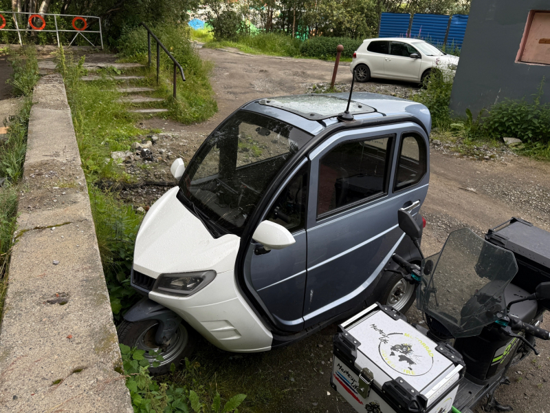 Нишевый трехколесный автомобиль удивил мурманчан Автмобиль