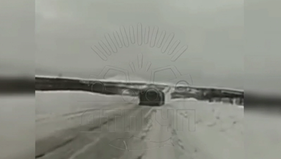 Момент ДТП на трассе в Мурманской области попал на видео