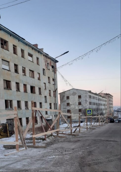 Три многоэтажных дома снесут в Мурманской области Дома