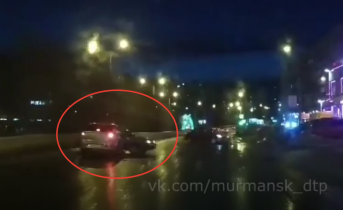 Странная авария в Мурманске попала на видео Момент аварии