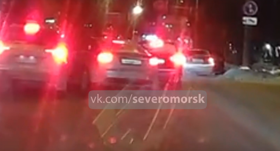 В Мурманске произошло тройное ДТП на глазах у автоинспекторов ДТП