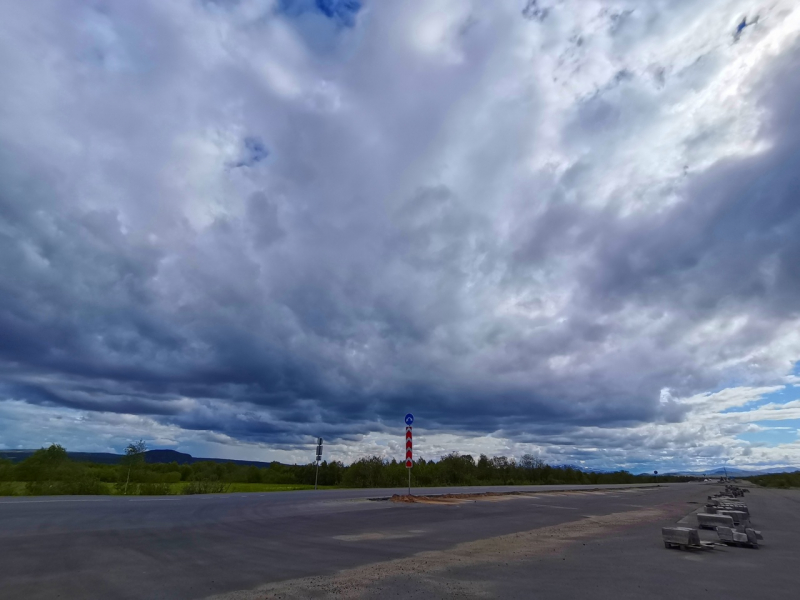 В Мурманской области ночью дотла сгорел КамАЗ Дорога