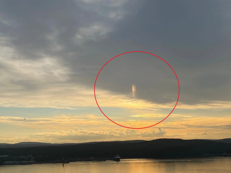Необычное природное явление удалось сфотографировать в Мурманске Световой луч