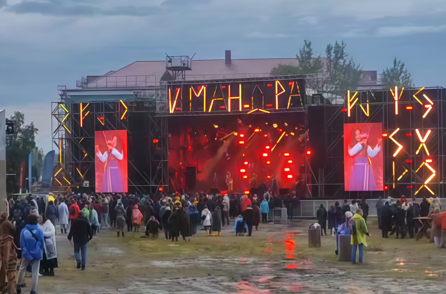 Фееричный фестиваль собрал тысячи человек в Мурманской области Фестиваль