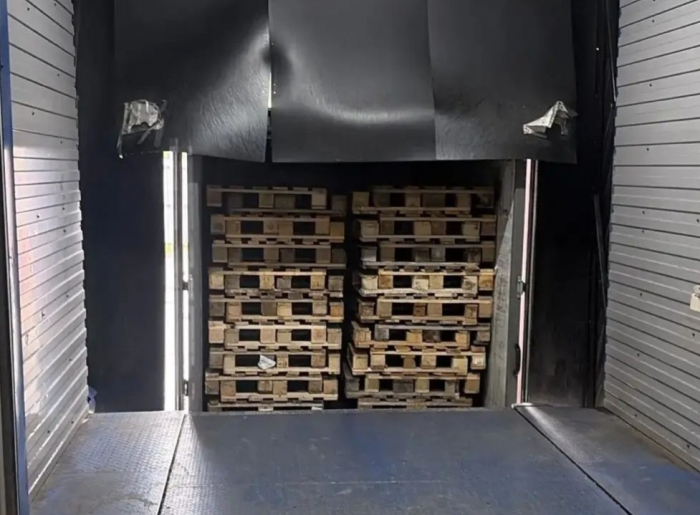 Грузчик упал на спину и получил травму: проводится проверка Доски