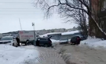 Ледяной капкан в мурманском дворе Двор